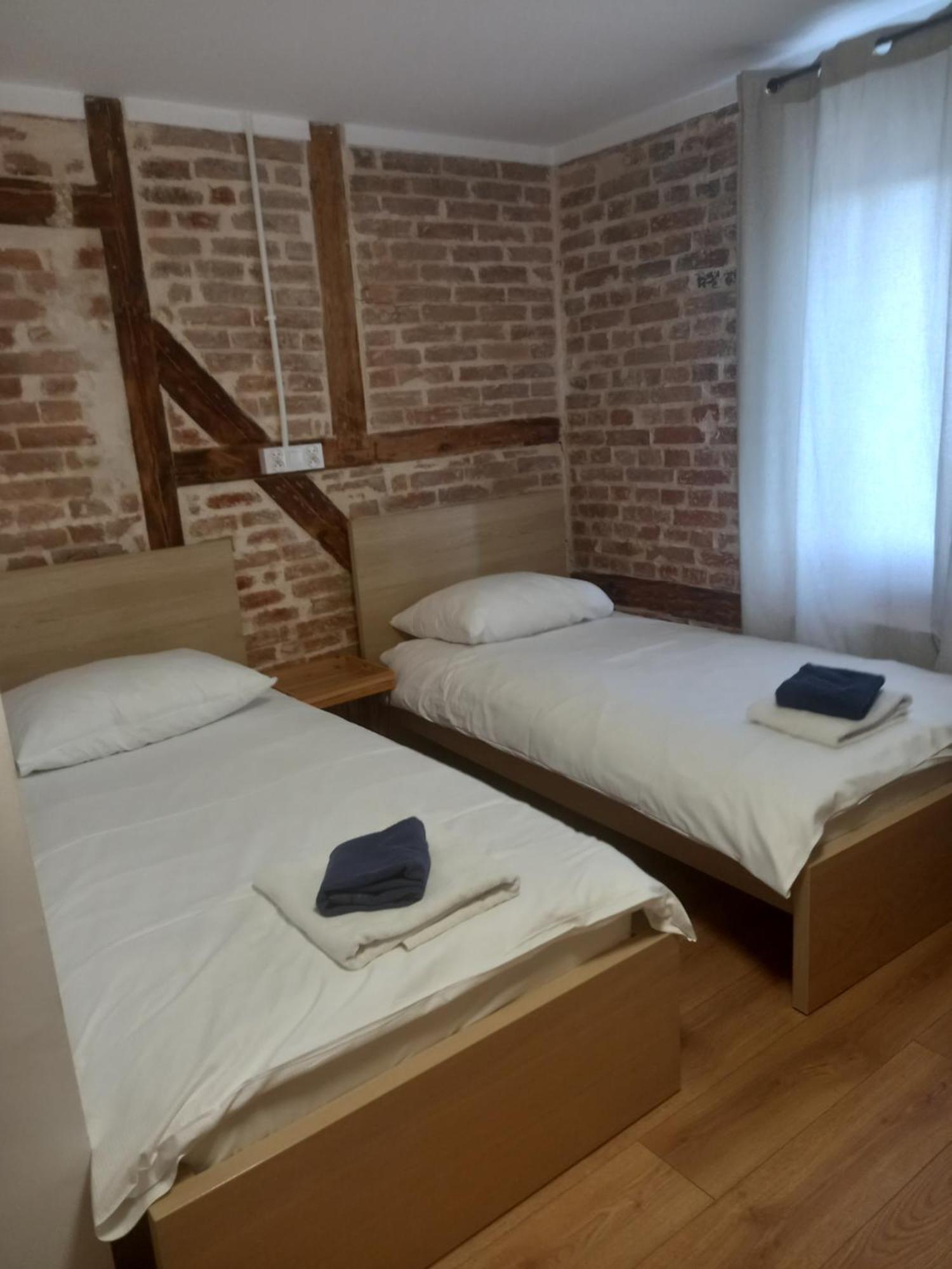 Leon'S Rooms Żary Exteriör bild